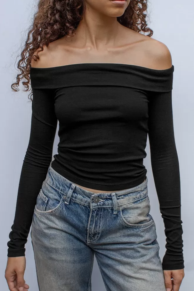 T-Shirt^Subdued T-shirt off shoulders